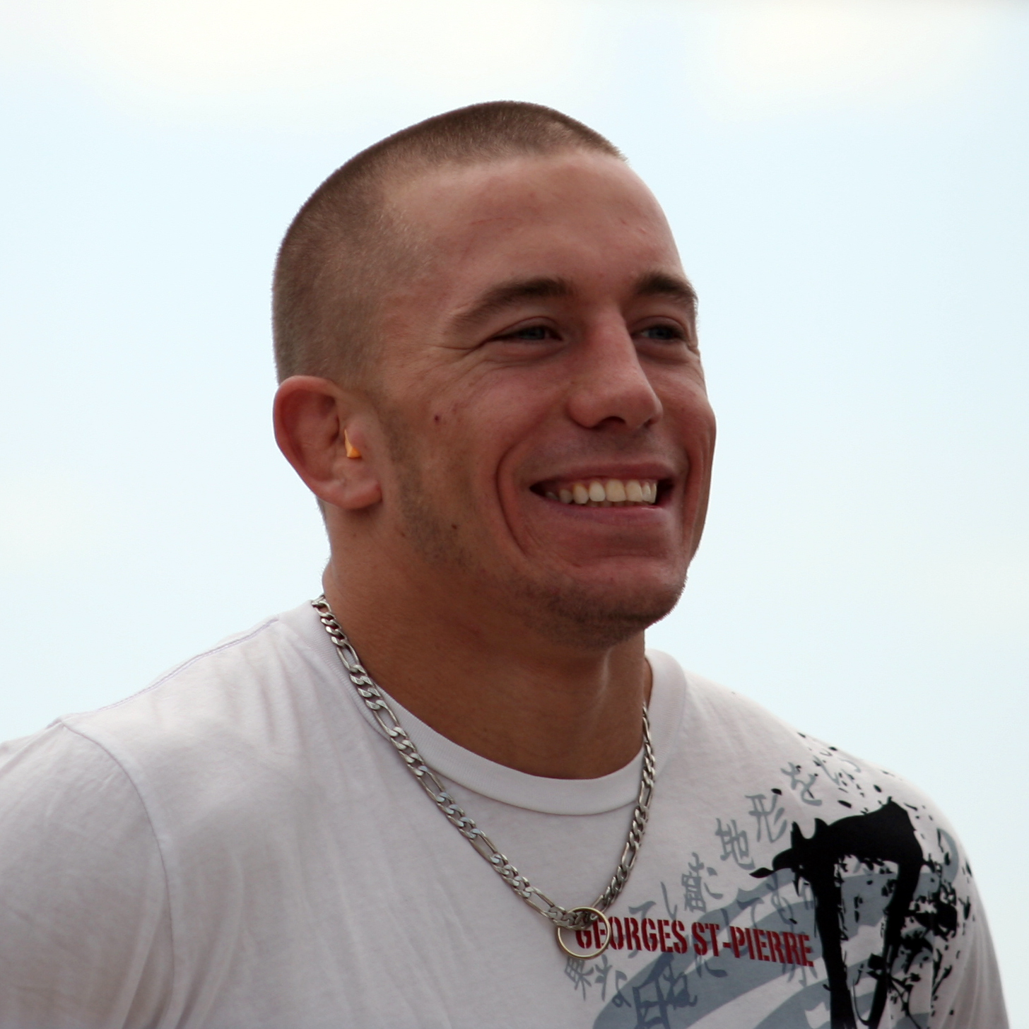 Imagem de referência de Georges St. Pierre, descrito nos dados abertos como lutador canadense
