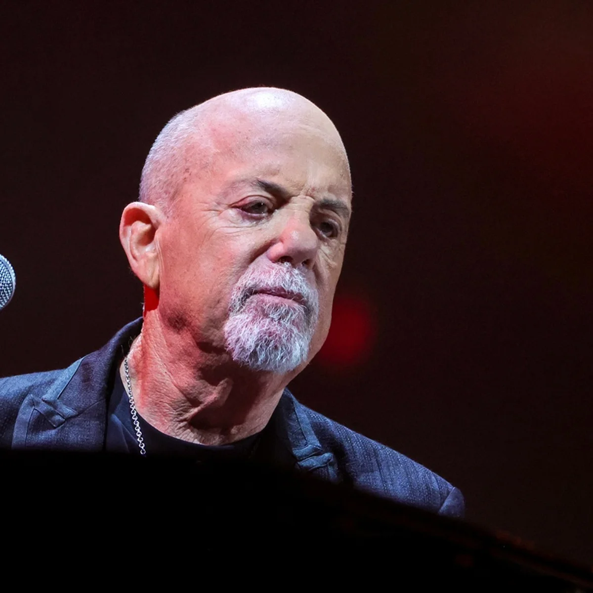 Billy Joel revela cirurgia cerebral após diagnóstico de condição rara