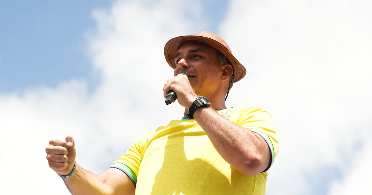 Flávio Bolsonaro prepara ofensiva em estados petistas do Nordeste após alta nas pesquisas