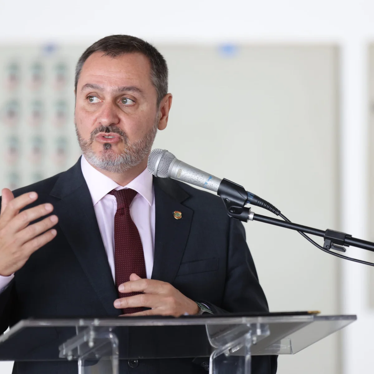 Fux e Kassio antecipam voto, e STF tem maioria para afastamento de Andrei