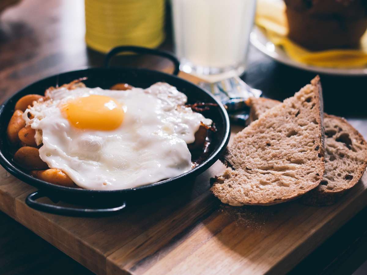 Comer só um ovo no café da manhã pode ser um grande erro após os 40, alerta nutricionista