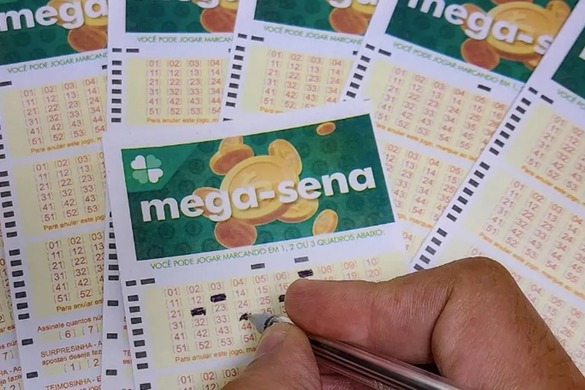 Mega-Sena: 2 bolões da mesma lotérica ganham R$ 689 mil e R$ 459 mil cada