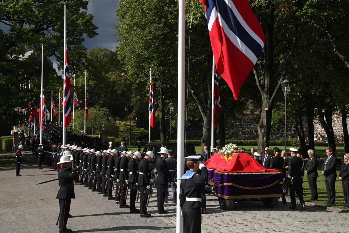 De "neto" preso a William: veja quem esteve no funeral do rei Harald V