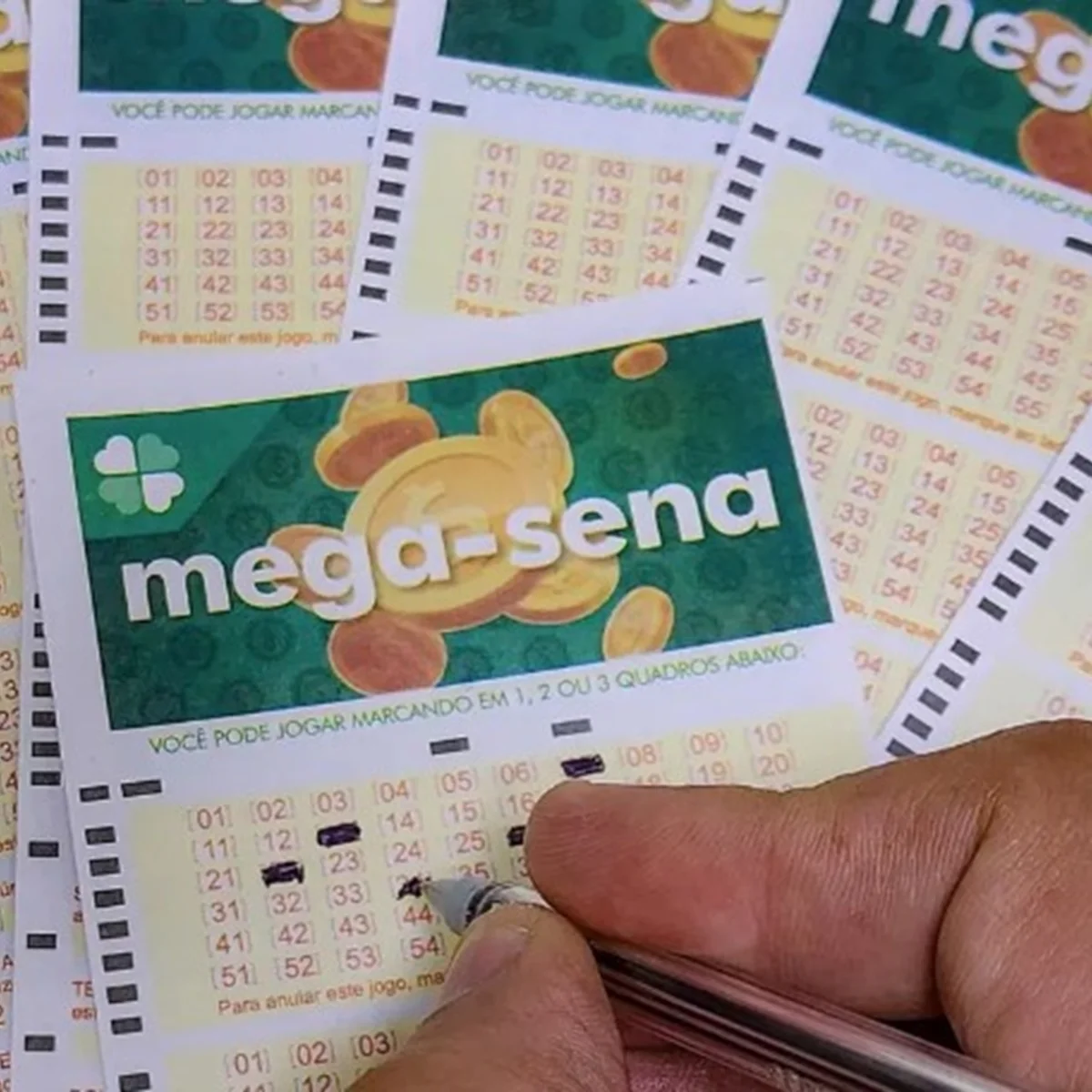 Mega-Sena: 2 bolões da mesma lotérica ganham R$ 689 mil e R$ 459 mil cada