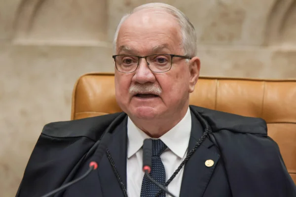 Pressionado, Fachin tenta conter crise e pauta para 15/9 o futuro de Moraes - destaque galeria