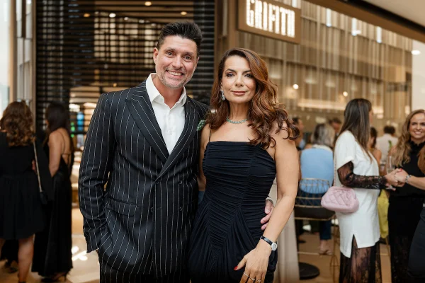 Grifith reúne convidados para celebrar nova fase em Brasília
