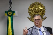 Dino manda Congresso e União criarem "identificador" para rastrear emendas