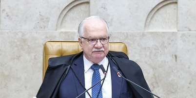 Fachin &lsquo;pula&rsquo; Andr&eacute; Mendon&ccedil;a em ordem de cumprimentos aos colegas do STF, mas se corrige Foto: Antonio Augusto/STF
