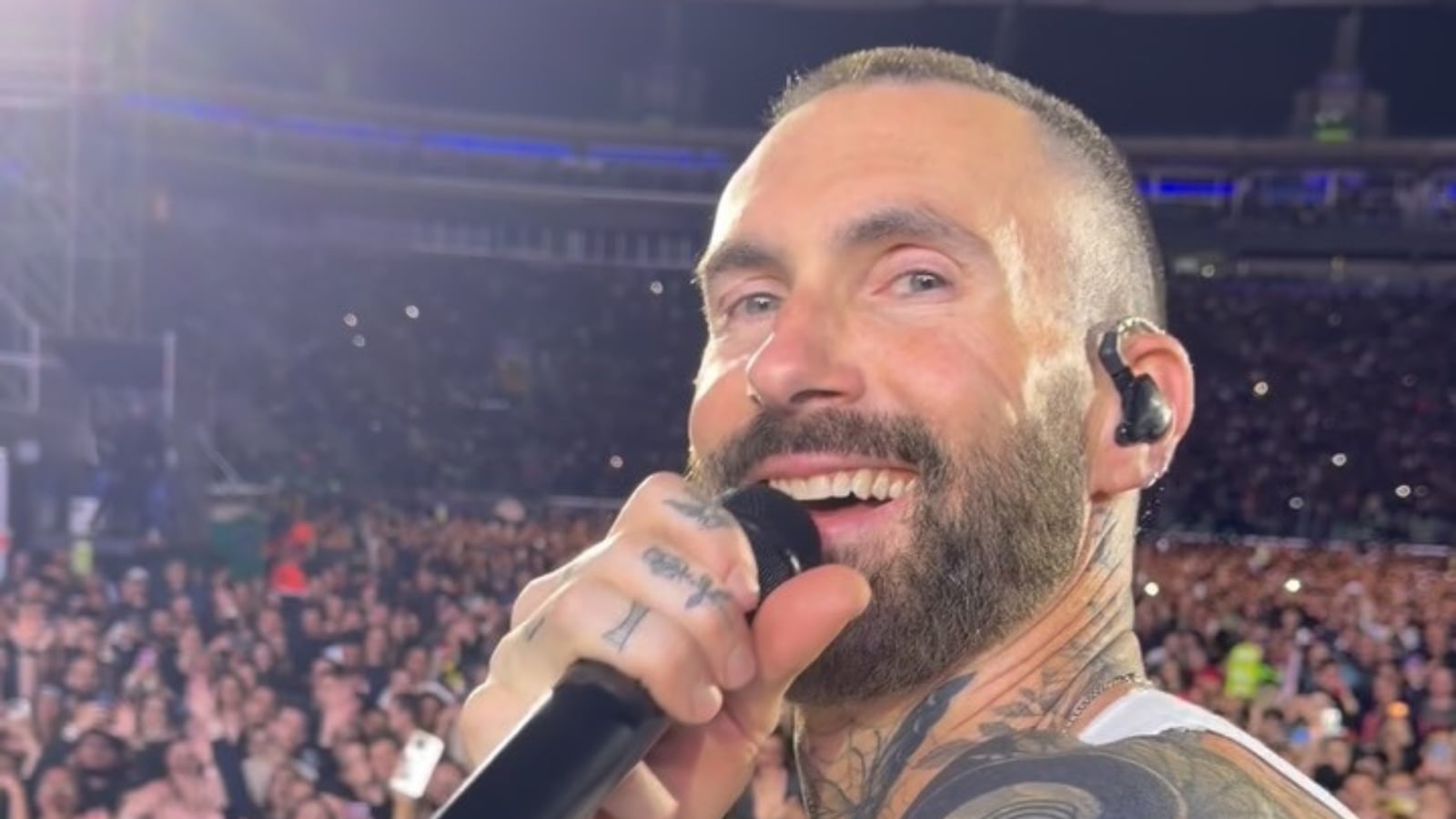 Jony foi ao show do Maroon 5 graças à atitude de criador de ONG Reprodução/Instagram/@maroon5