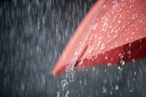Inmet emite alerta vermelho de tempestades e risco de tornados no Sul