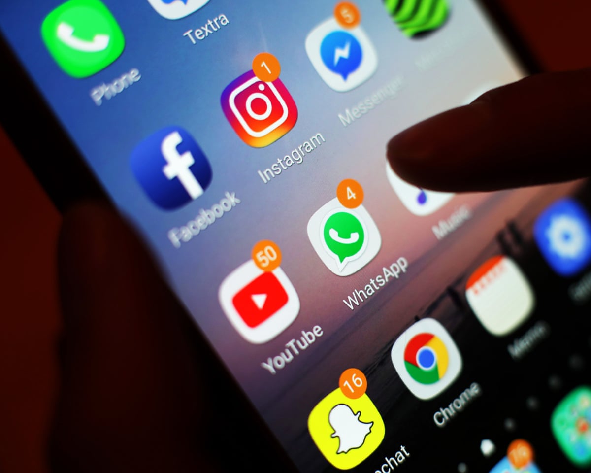 O chefe do Instagram diz que os usuários ficarão 'sobrecarregados' com conteúdo de marcas em um mundo sem algoritmos