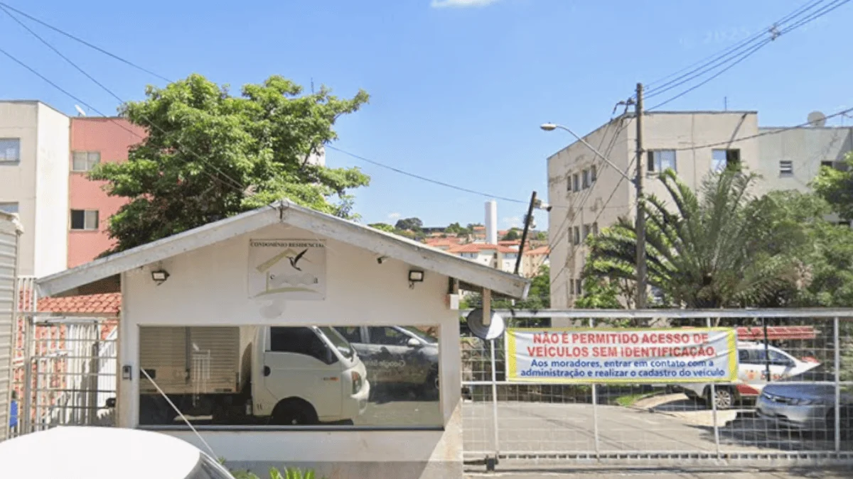 Mãe é presa após abandonar filhos por 5 dias para viajar para MG