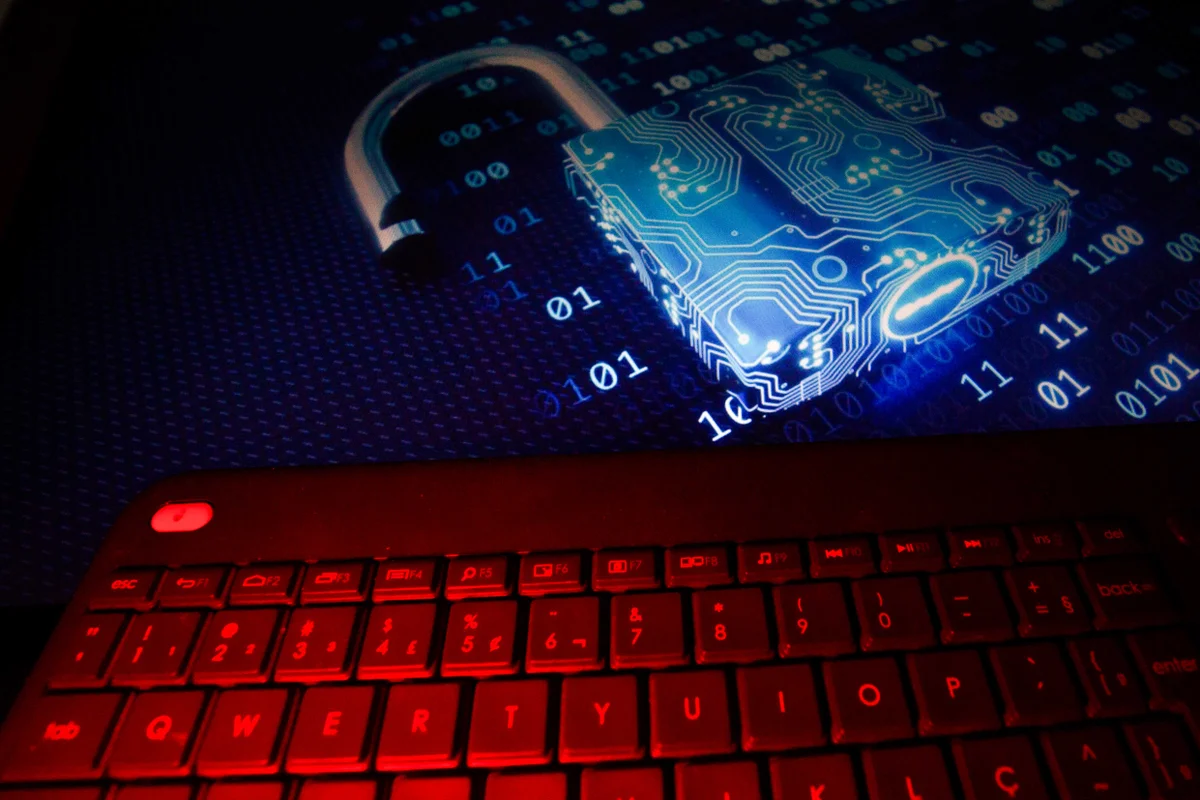 Imagem colorida de ataque hacker - Metrópoles