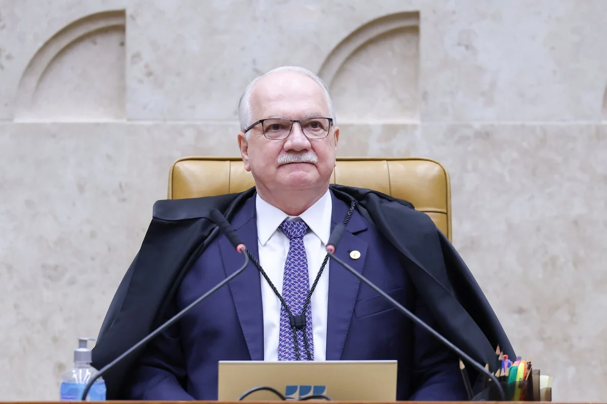 Fachin suspende qualquer procedimento para investigar ministros do STF