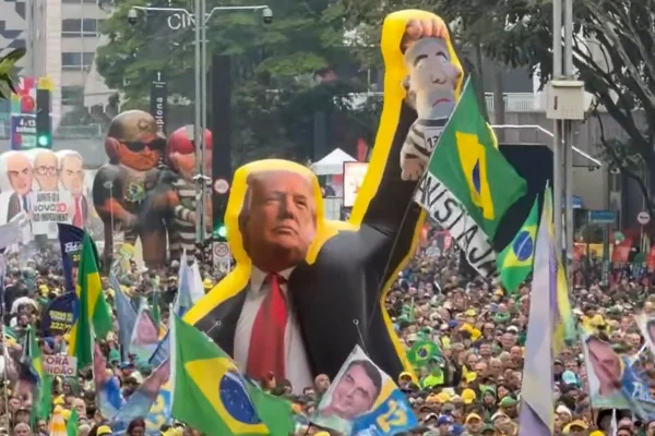 Lula critica bandeiras dos EUA em atos políticos: “Traidores da pátria” - destaque galeria