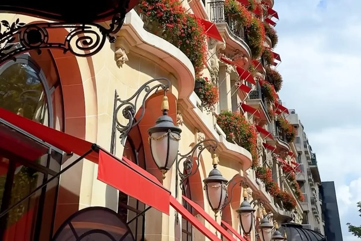 Homens escalam hotel de luxo em Paris e roubam itens valiosos de empresário