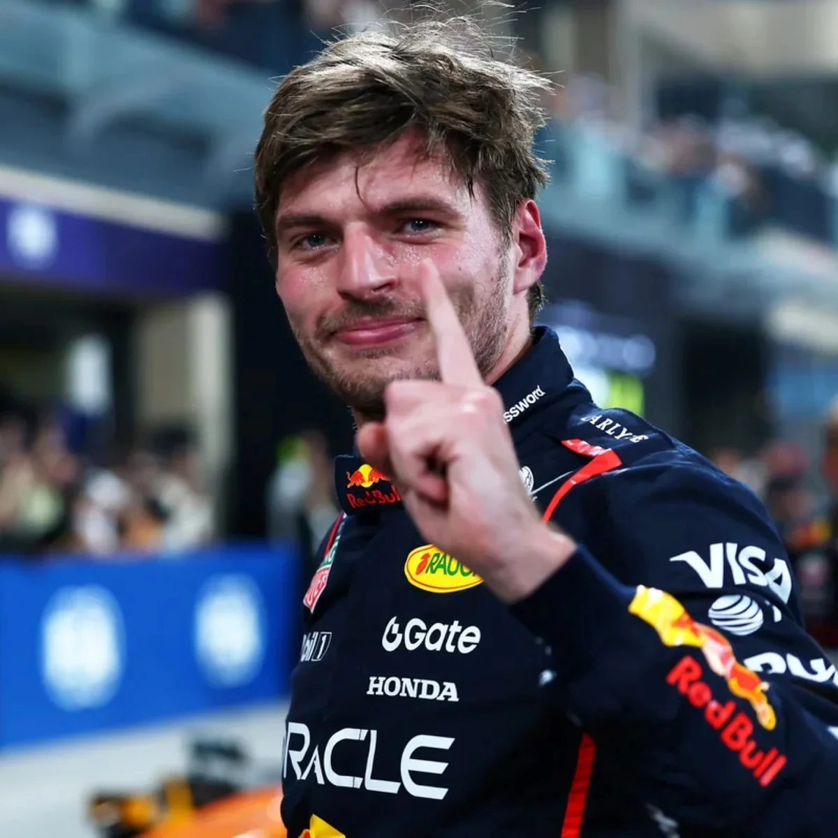 Verstappen conversou com Mercedes e McLaren antes de renovar com a Red Bull