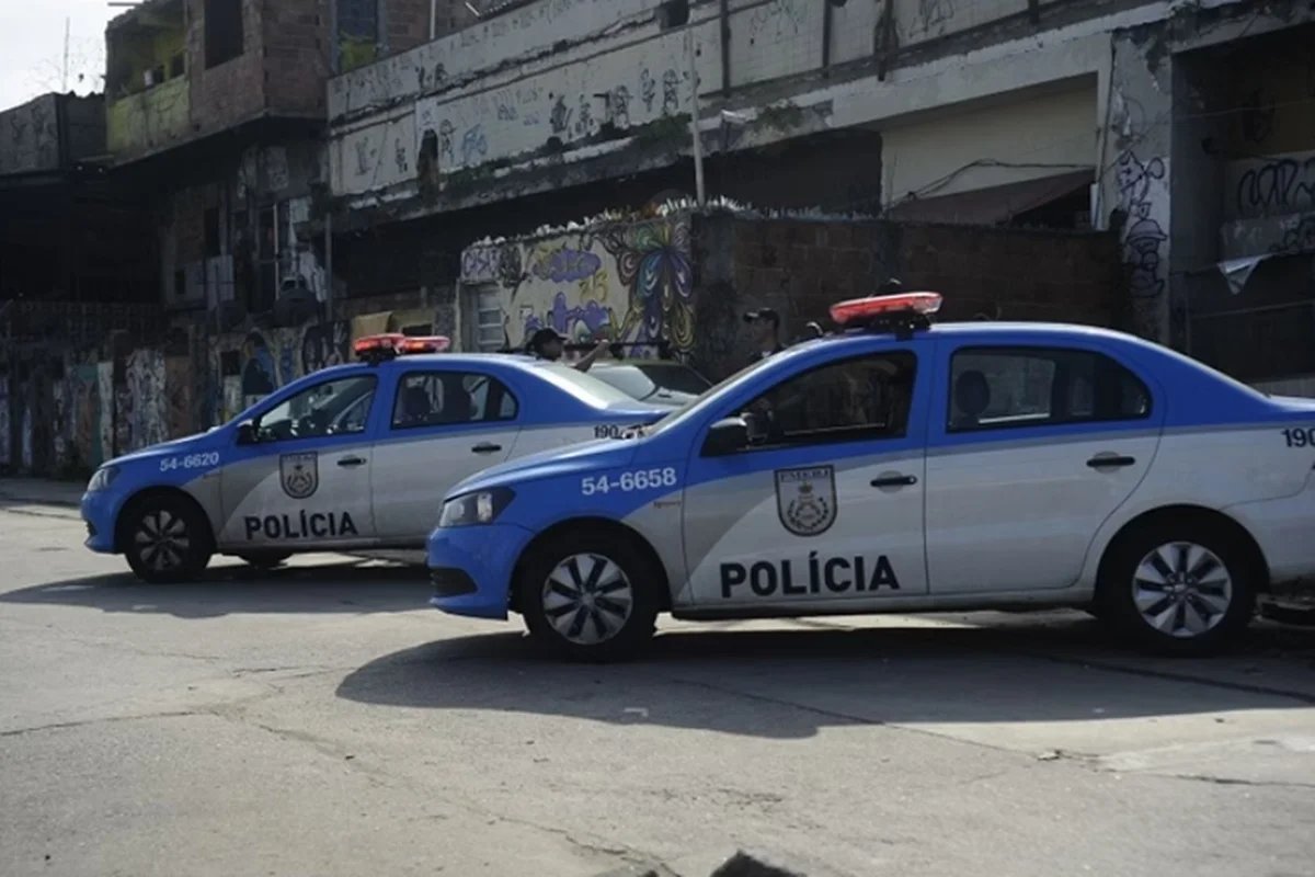 PMs são presos por trocar propina por escolta particular no Rio