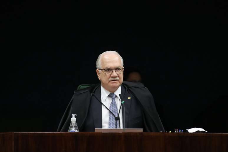 Fachin cancela sessão do STF após decisão de Dino de reintegrar Andrei à PF