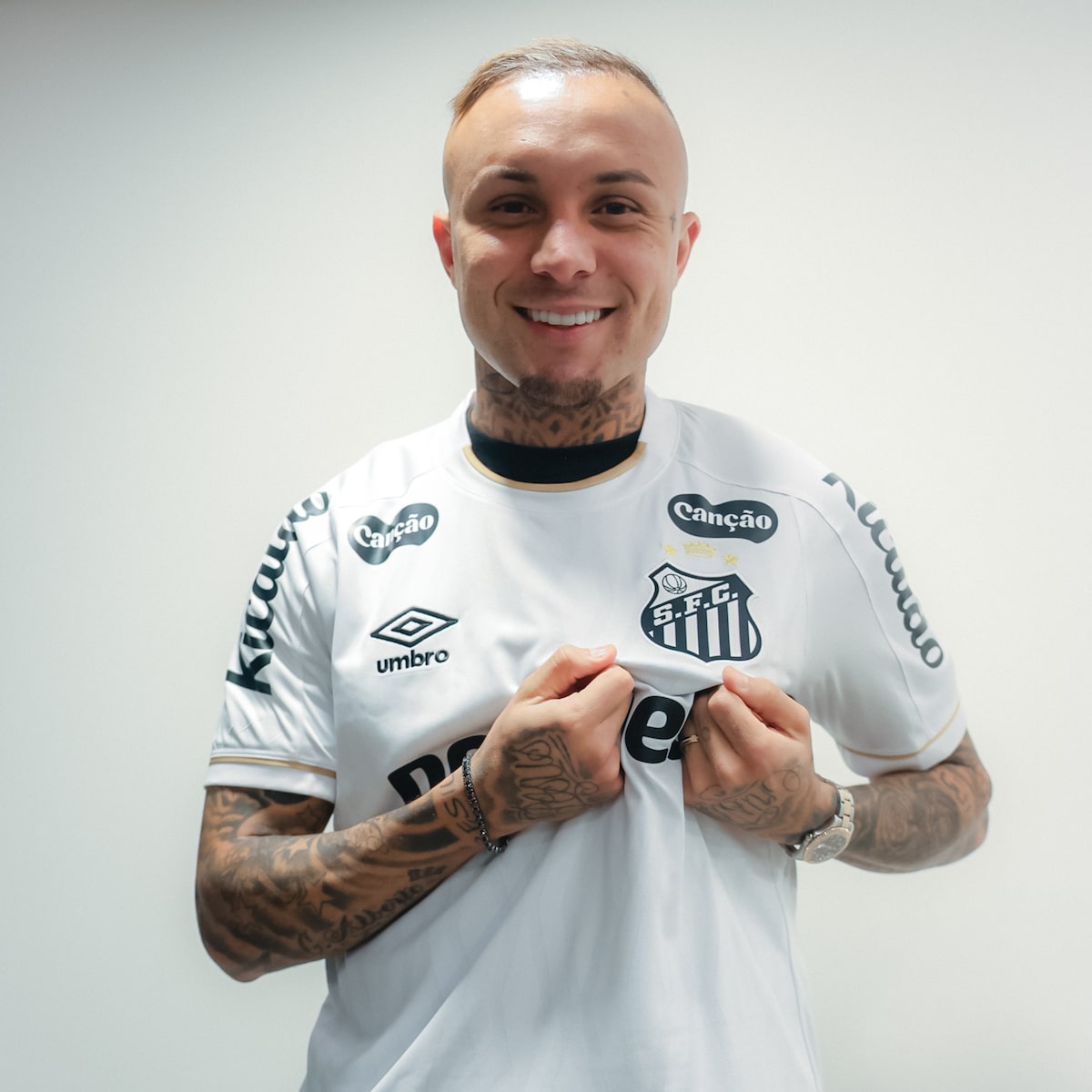 Santos oficializa a contratação de Everton Cebolinha: ‘Rápido, decisivo e multicampeão’