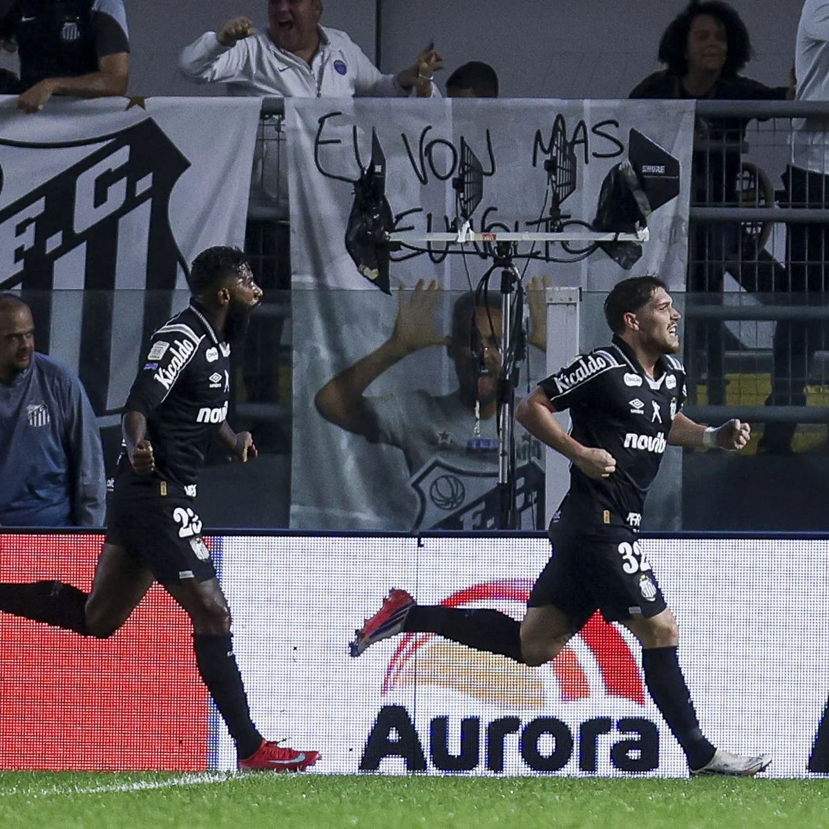 Santos derrota Cruzeiro e chega à terceira vitória seguida no Brasileirão