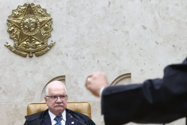 O STF virou uma carcaça; só se espere mais putrefação
