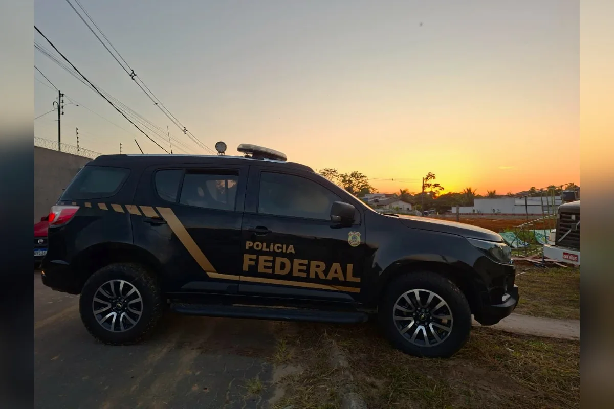 PF acha pilhas de dinheiro durante operação contra desvio de verba
