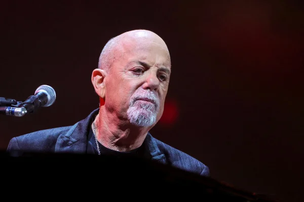 Billy Joel revela cirurgia cerebral após diagnóstico de condição rara