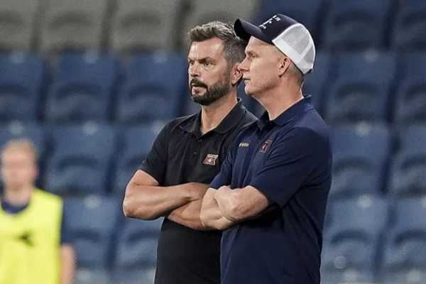 Clube estreante da Champions League é comandado por dois treinadores