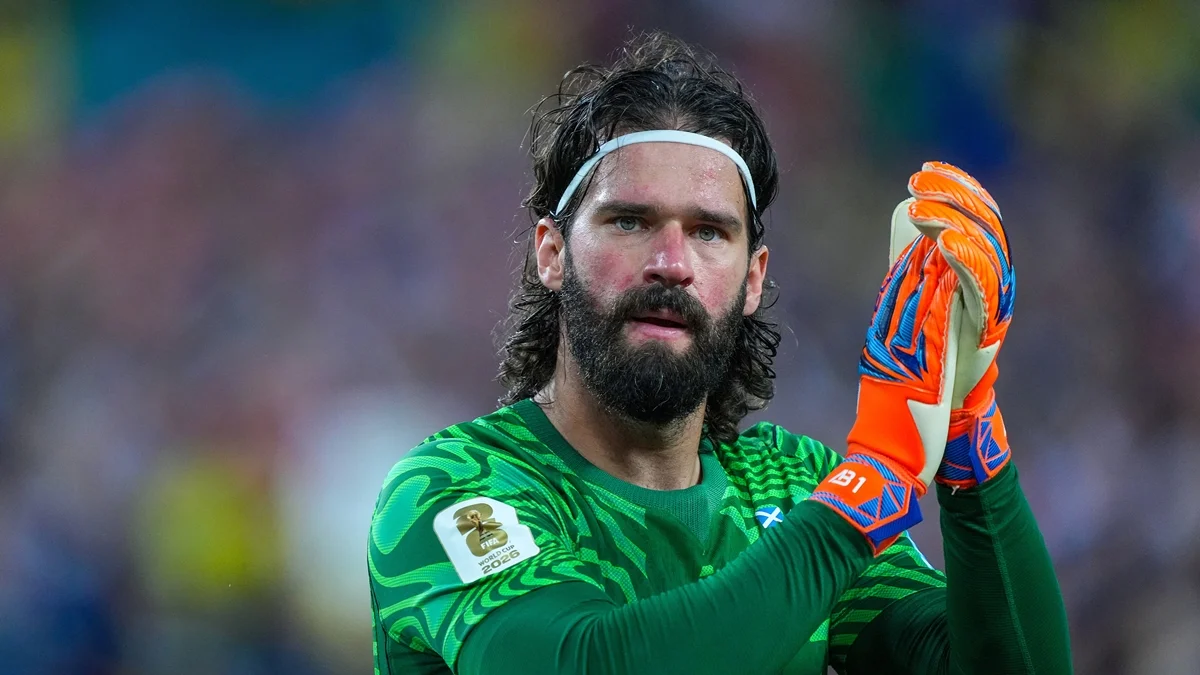 Com novos goleiros, Carlo Ancelotti revela que ainda conta com Alisson