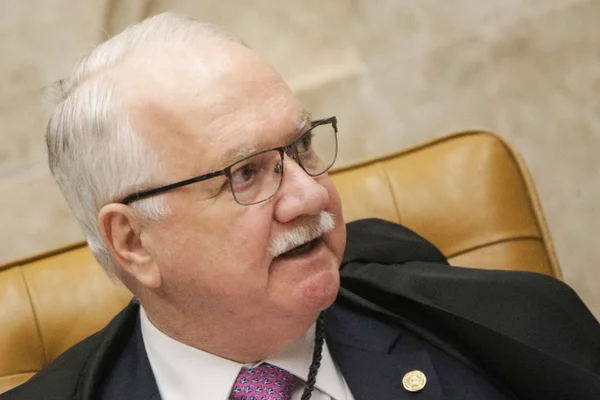 Pressionado, Fachin tenta conter crise e pauta para 15/9 o futuro de Moraes