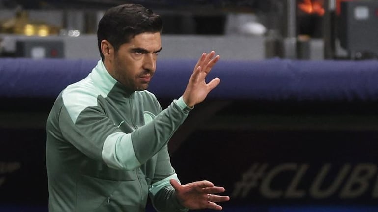 Envergonhado, Abel volta atrás. Se desculpa e admite que errou. ‘Ninguém é maior que o Palmeiras. Não soube me expressar. Tenho o coração ao pé da boca’