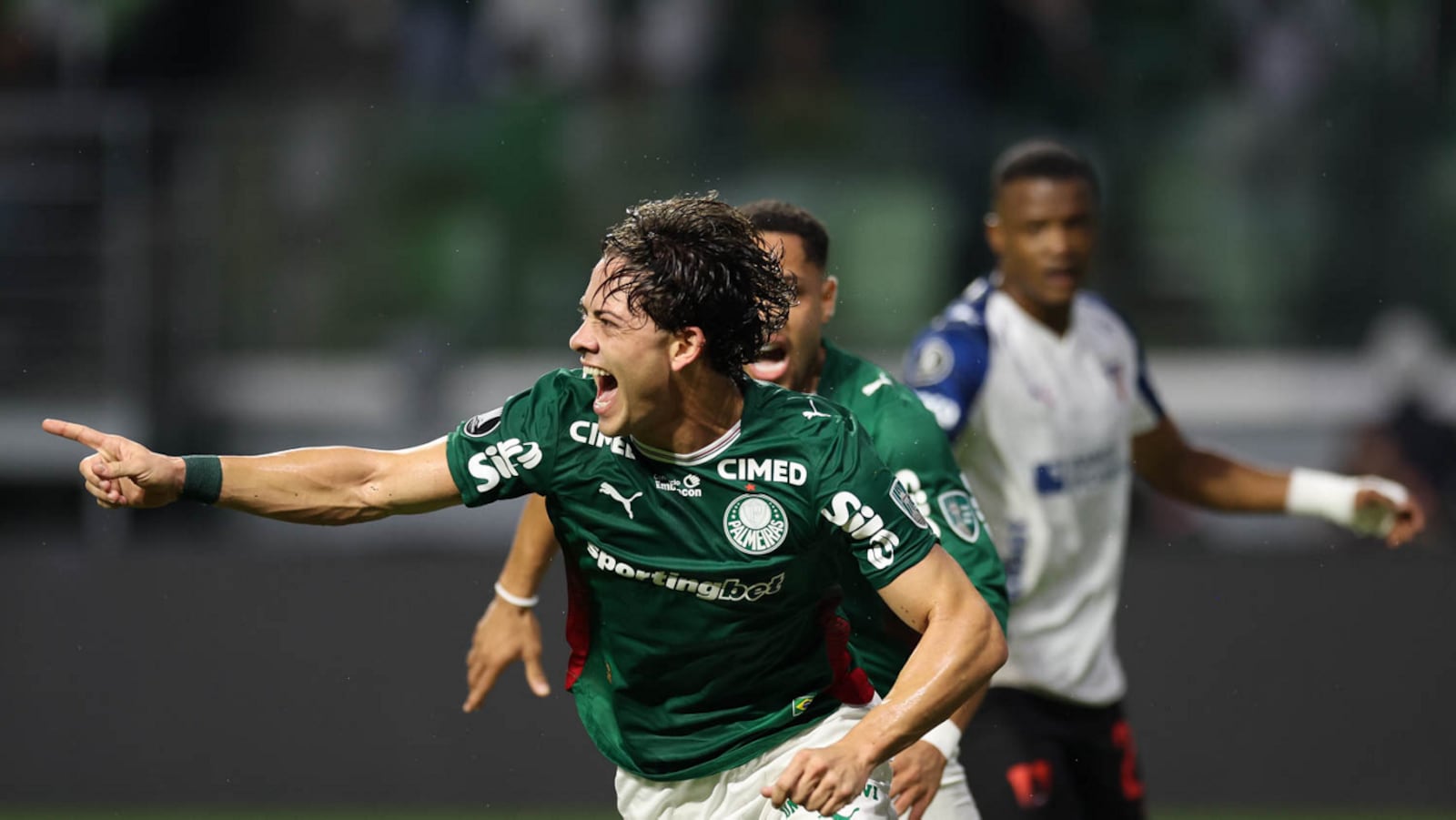 A imensa alegria de Giay, ao marcar o gol da vitória palmeirense. Fez de peixinho, cabeceando, após rebote do goleiro Valle Cesar Greco/Palmeiras