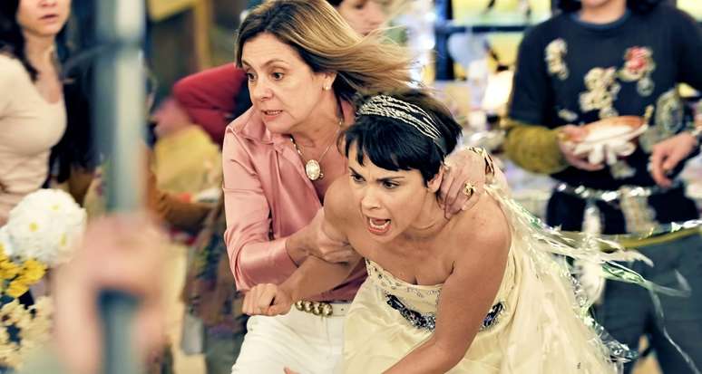 ‘Avenida Brasil 2’ frustra pelo corte de personagens populares e vai encontrar um país bem diferente daquele de 2012