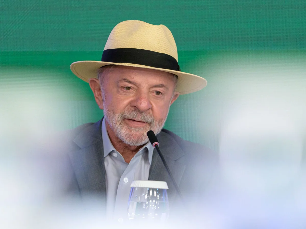 Lula nega prejuízo e chama fim da "taxa das blusinhas" de “reparação”