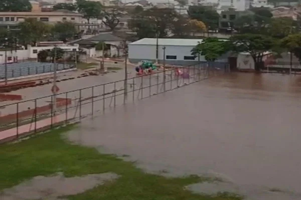 Governo de SP recomenda suspensão de aula em regiões com risco de temporal