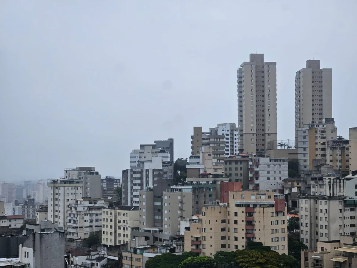 BH tem previsão de chuva e raios nesta quinta; máxima chega a 30 °C