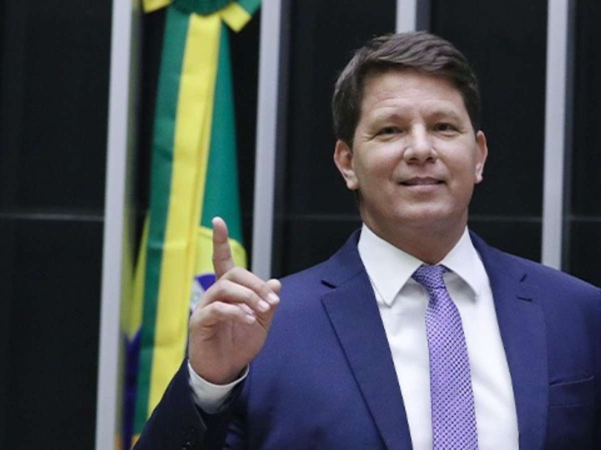 De ator da Globo a secretário de Bolsonaro: Quem é Mario Frias, alvo de operação da PF