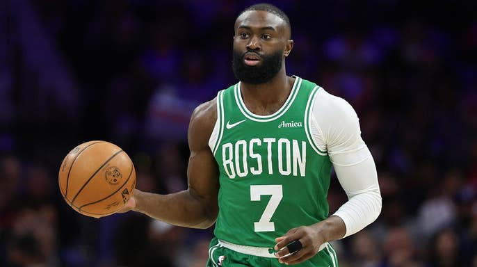 A estrela da NBA Jaylen Brown diz em uma entrevista ridícula que é um influenciador, não um entretenimento para os fãs