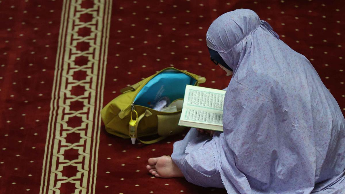 Surata Al-Falaq, Aiat 1-5 Completo em Árabe, Latim e Significado: Proteção contra os 4 Maus