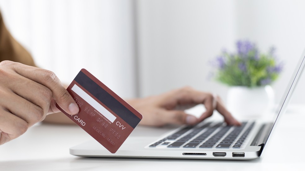 Como usar milhas para comprar passagem? Veja dicas para viajar de graça