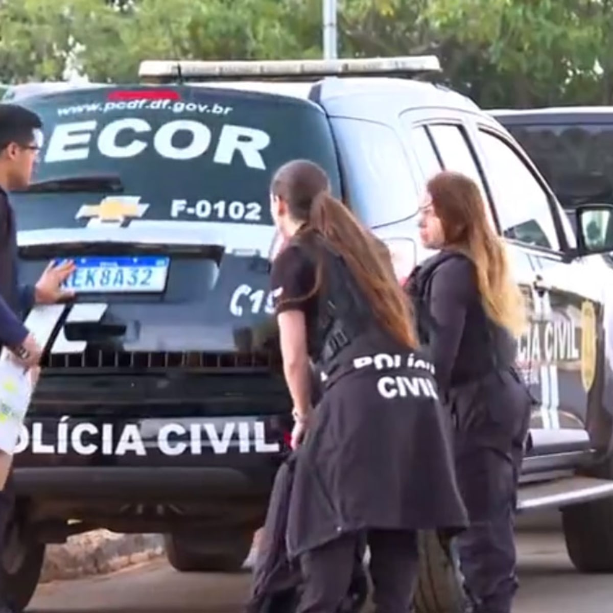 Mulher é encontrada morta com os pés amarrados, carbonizada e nua em mata no Distrito Federal