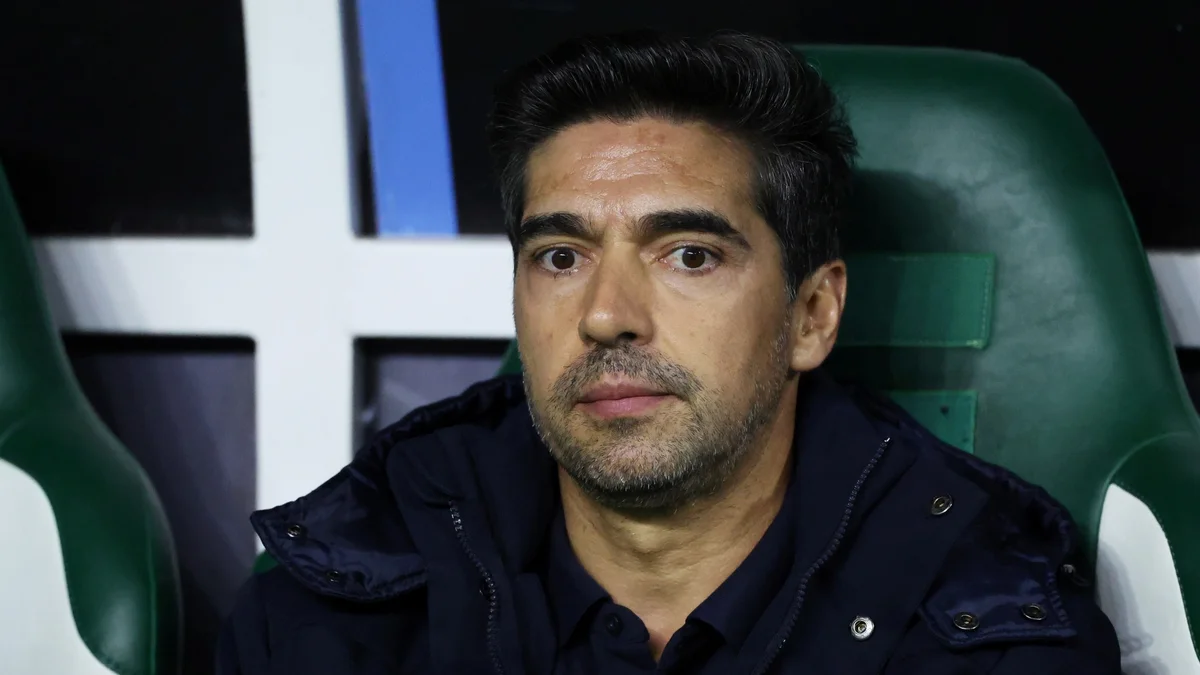Abel critica regra que limita jogadores a trocarem de clube no Brasileirão