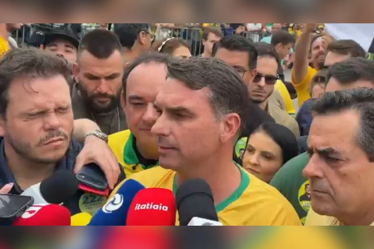 Flávio Bolsonaro em visita a Juiz de Fora