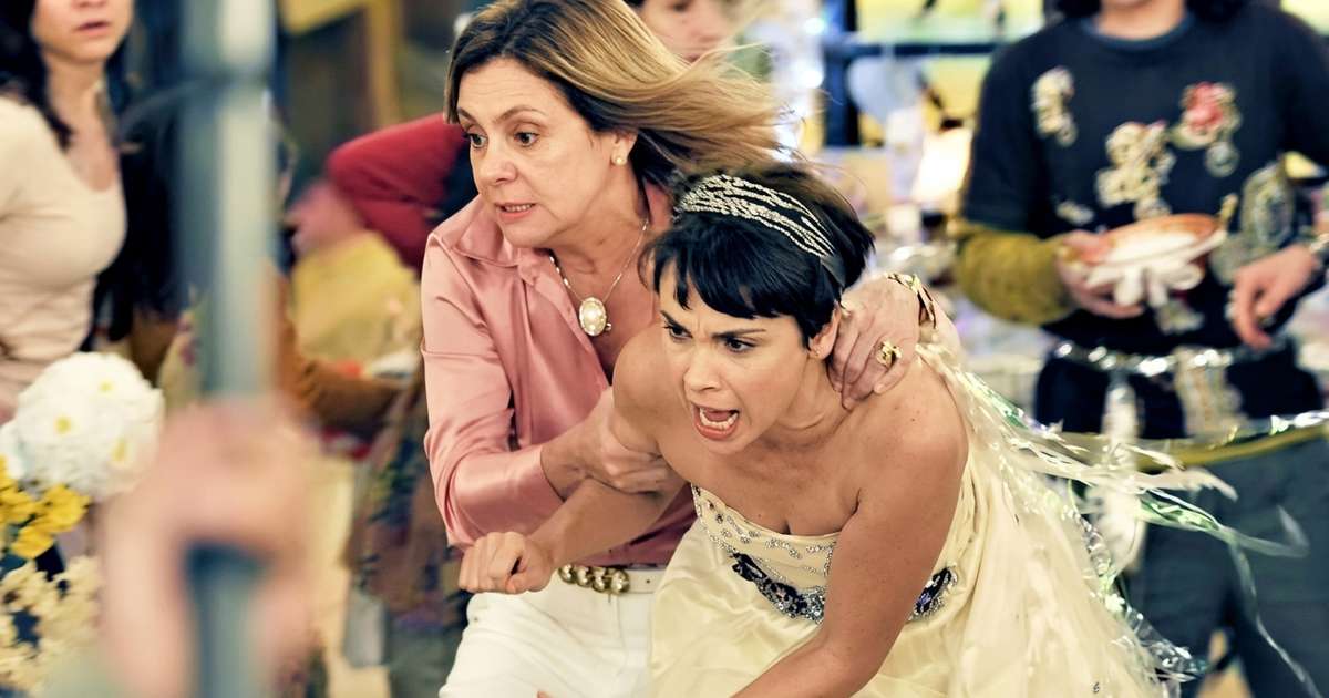 ‘Avenida Brasil 2’ frustra pelo corte de personagens populares e vai encontrar um país bem diferente daquele de 2012