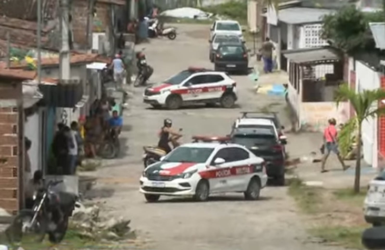 Imagem da matéria: Homem é morto dentro de cozinha comunitária ao tentar fugir de atiradores, no Costa e Silva