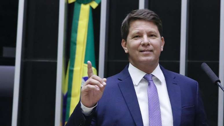De ator da Globo a secretário de Bolsonaro: Quem é Mario Frias, alvo de operação da PF