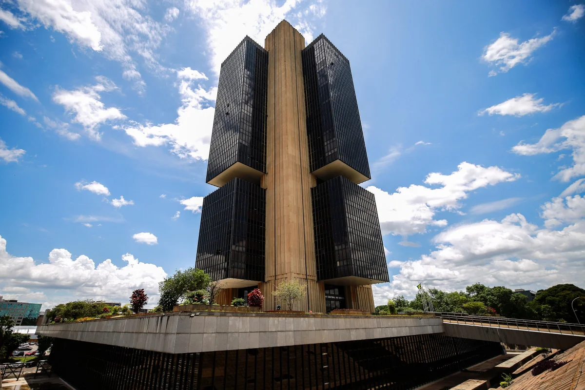 BC prepara medidas para enfrentar endividamento das famílias