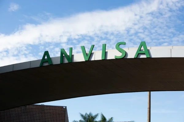 Anvisa vai regular plataformas, mas não sabe quantas vezes foram autuadas