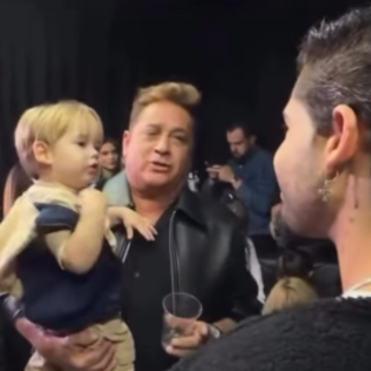 Leonardo ficou fora da festa do neto, mas não deixa aniversário passar em branco